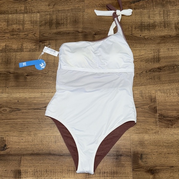 CUPSHE Brown and White One Piece Swimsuit with High-Cut Design - Picture 5 of 6